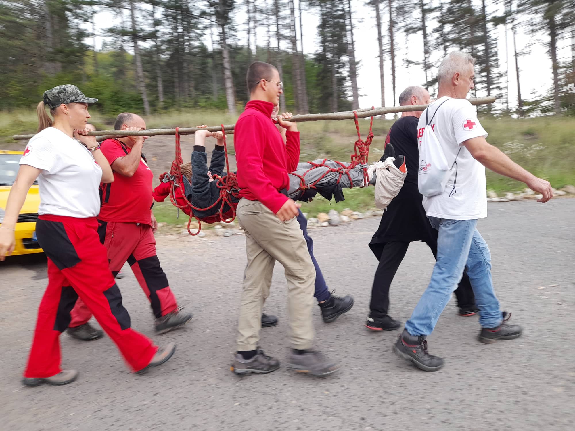 Доброволните екипи за реакция при бедствия към БЧК Ловеч проведоха тренировъчно учение 